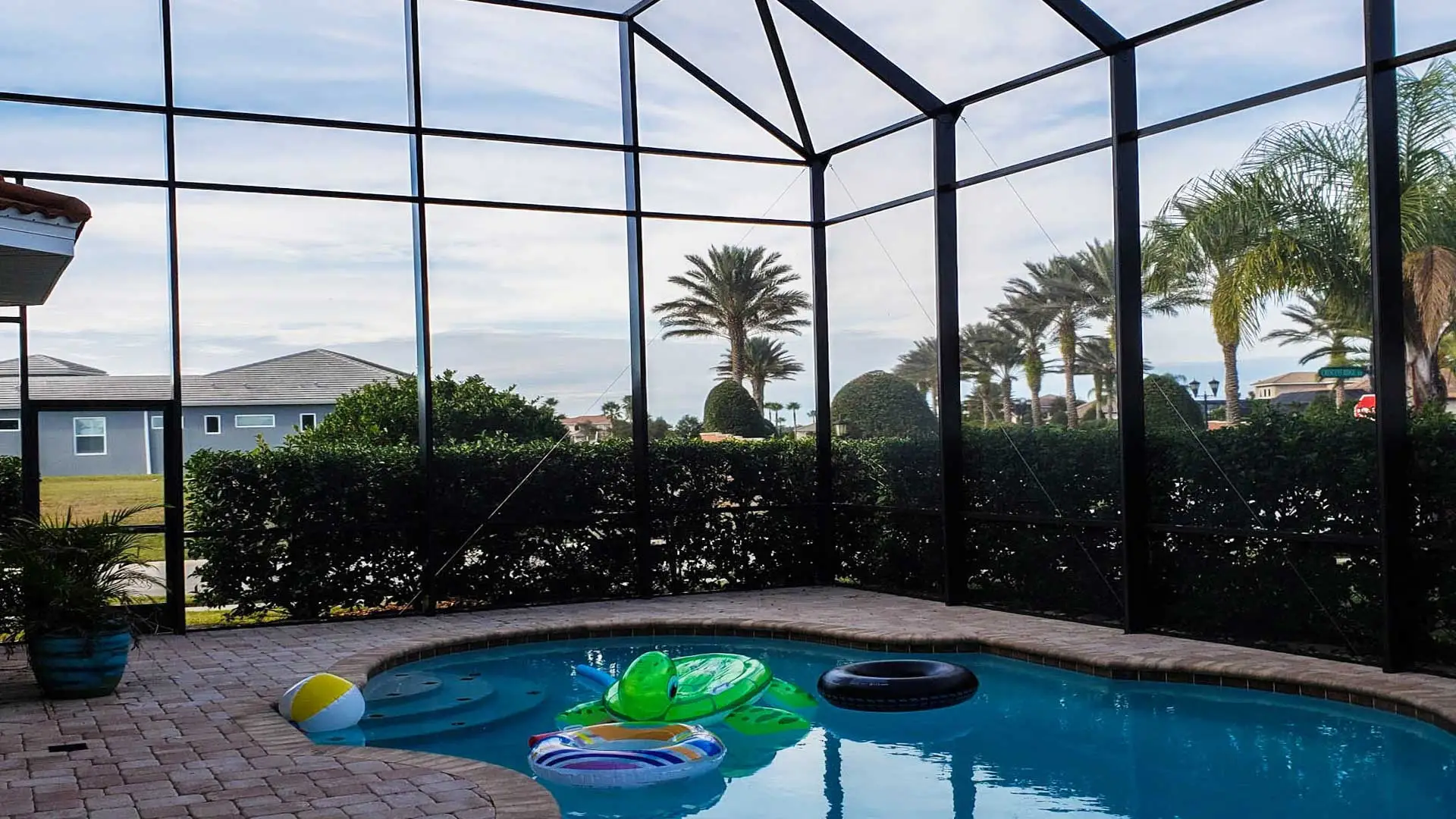 What Are the Differences Between a Florida Sunroom, Lanai, & Pool Cage?