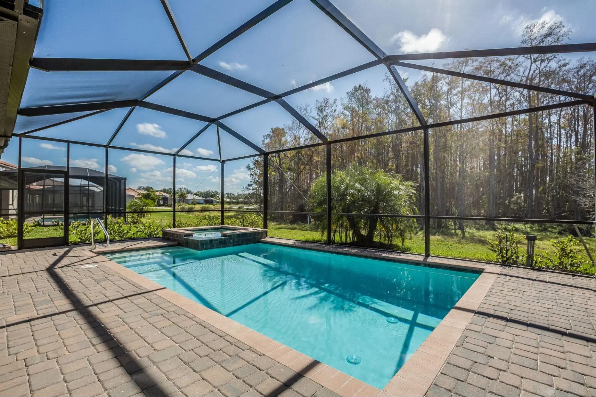 Benefits of Screen Rooms in Florida