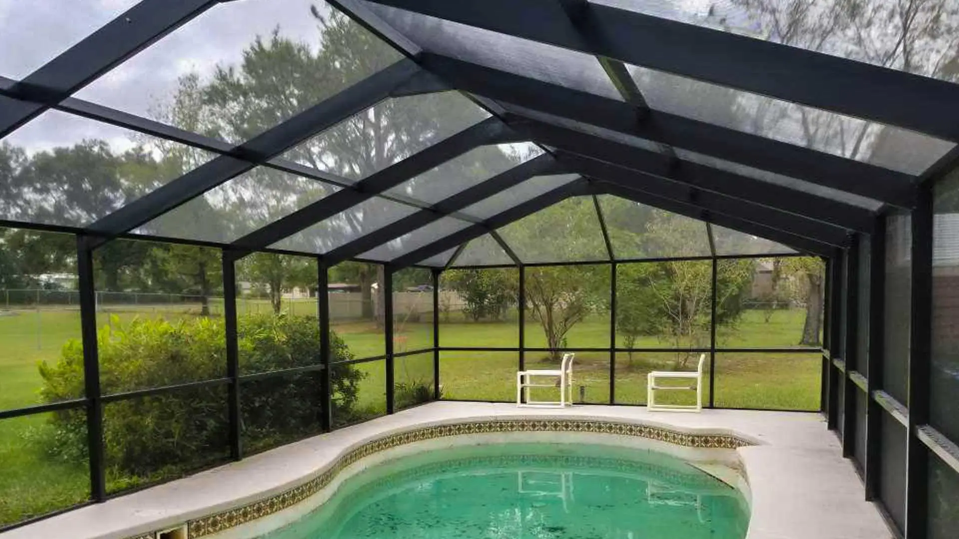 After our client's pool cage collapsed, we built a new aluminum pool cage at their home in Lakeland.
