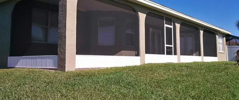 Screened lanai overlooking a Florida backyard