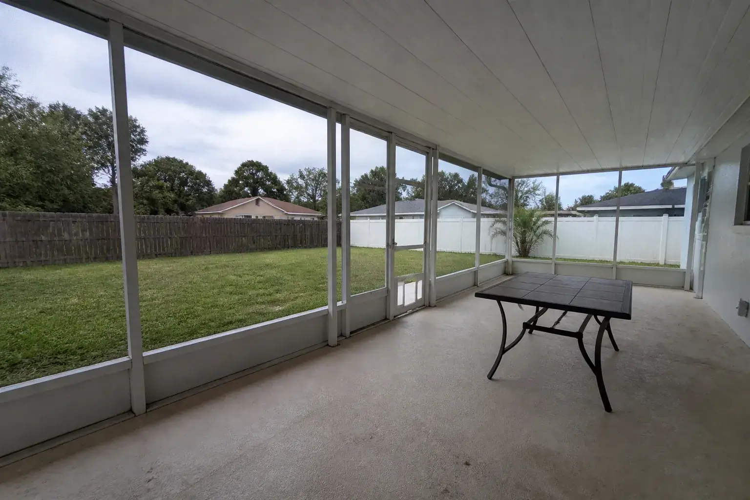 Lanai screen enclosure in Lakeland, FL built by True Aluminum